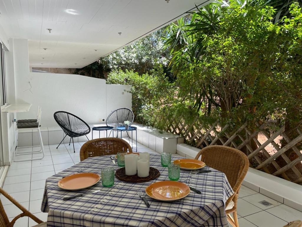 Апартаменты Vouliagmeni'S Secret Garden Near The Sea Афины Экстерьер фото